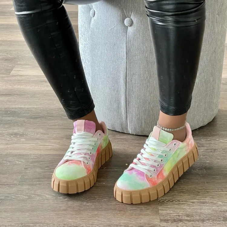 

New round toe platform canvas shoes women's large size printing white shoes lady's chunky shoes, Pictures show