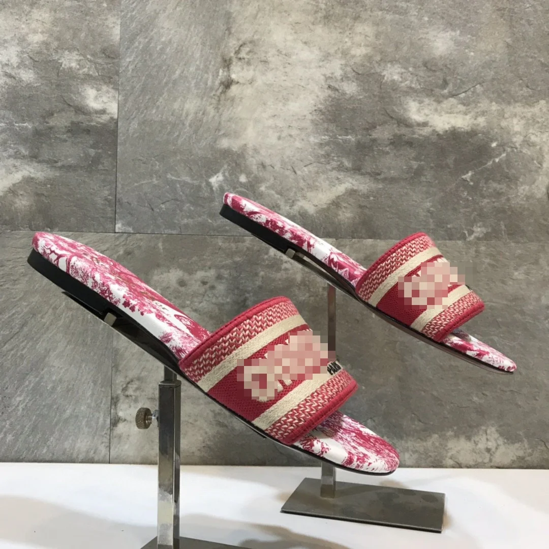 

New Famous Brand Shoes Embroidered Flat Slippers Holiday Beach Slides Sandals