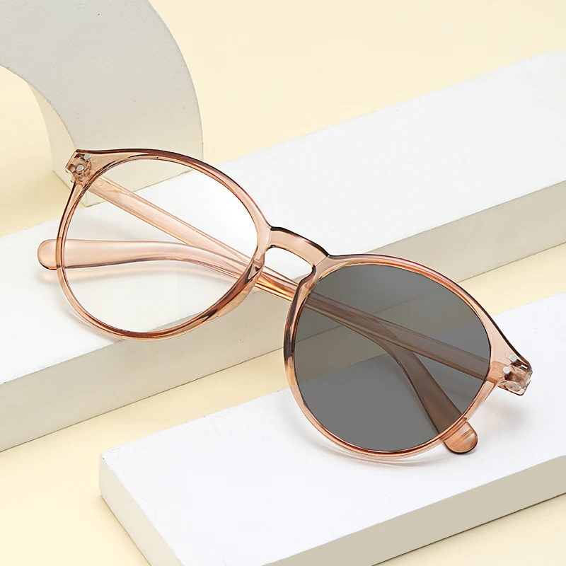 

Manufacturer Wholesale Fashion Retro Round Frame Rivet Anti Blue Light Glasses Photochromic Blue Light Blocking Glasses