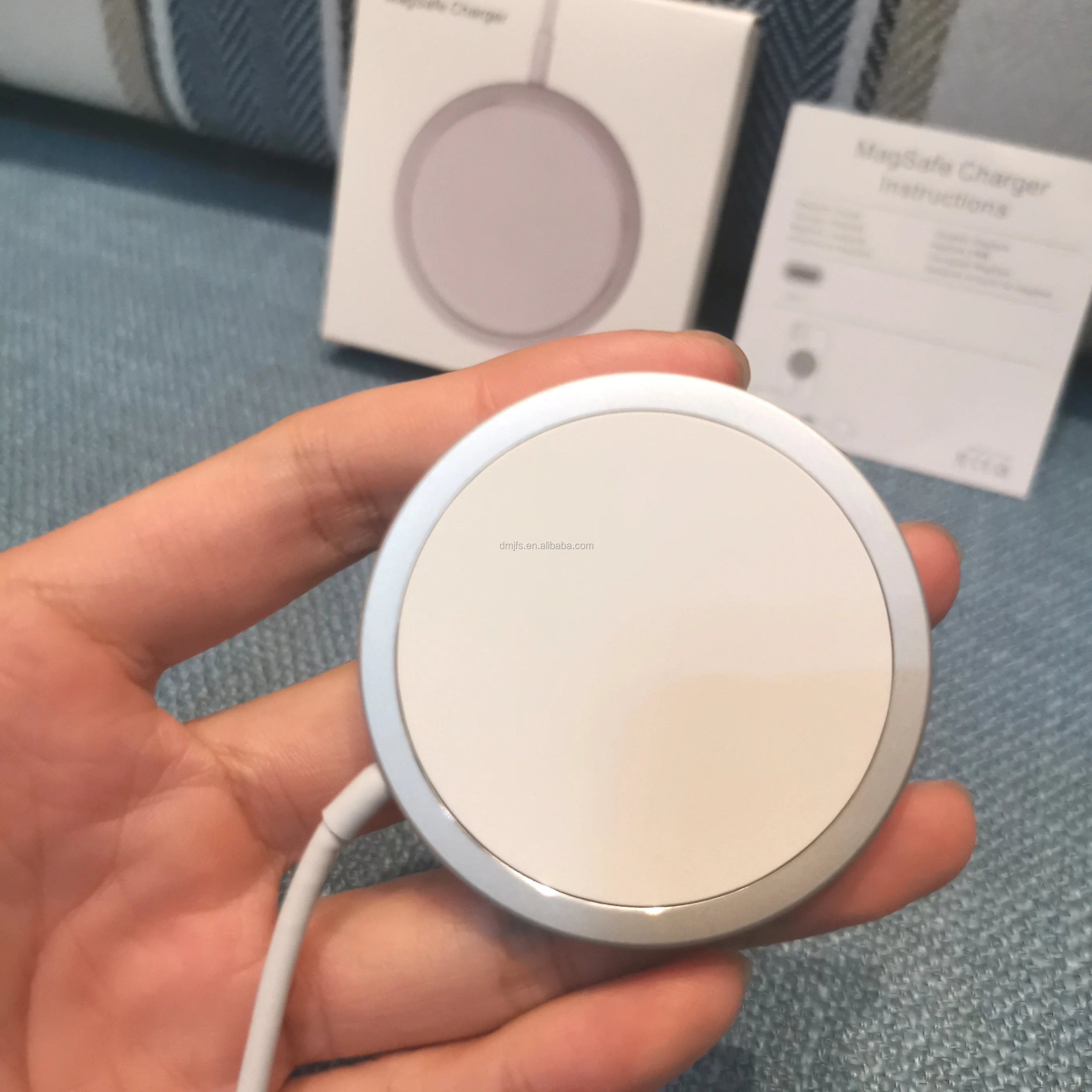 

New Arrival 15W fast original Magsafe Magnetic Wireless Charger for fast wireless charger, White