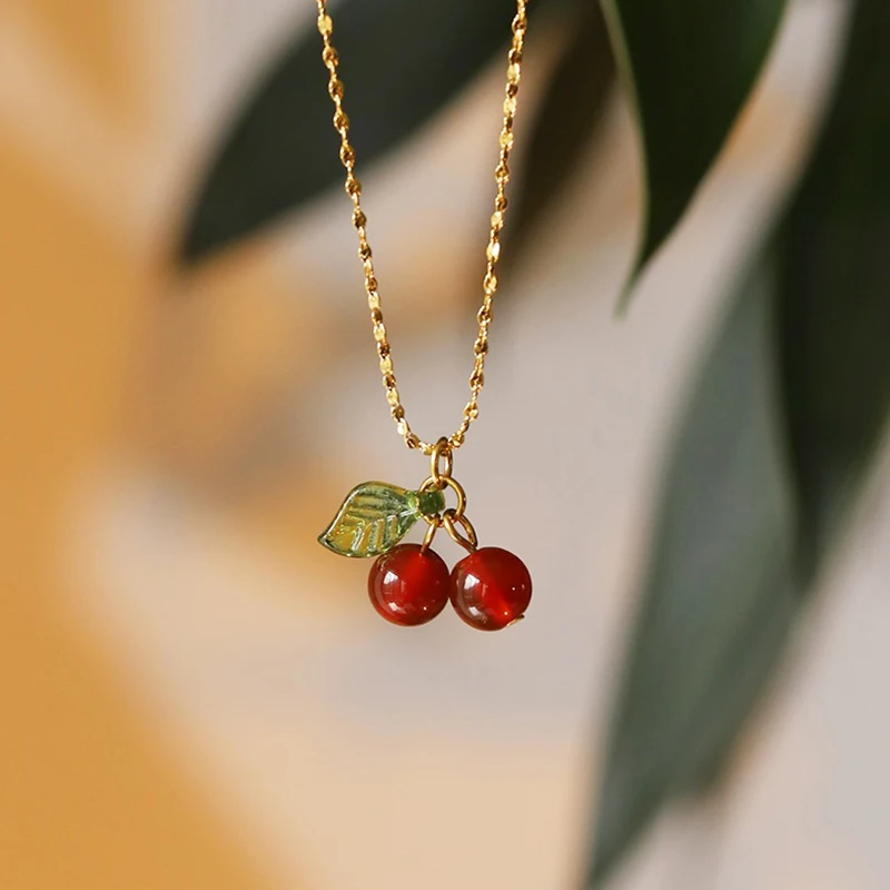 

Handmade Sweet Red Agate Cherry Pendant Necklace Stainless Steel Gold Clavicle Chain Necklace for Student Girls