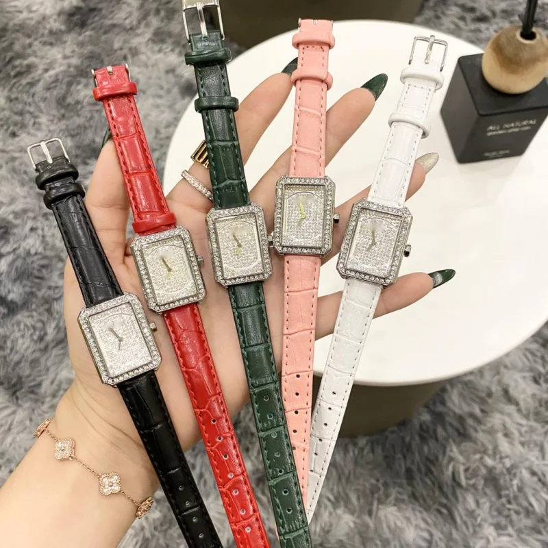 

CC Crushed Diamond Mirrored Wall Watch Female Fashion Layer Bracelet Ladies Or Bangle Tipe High Brands Silver Watches For Cupple