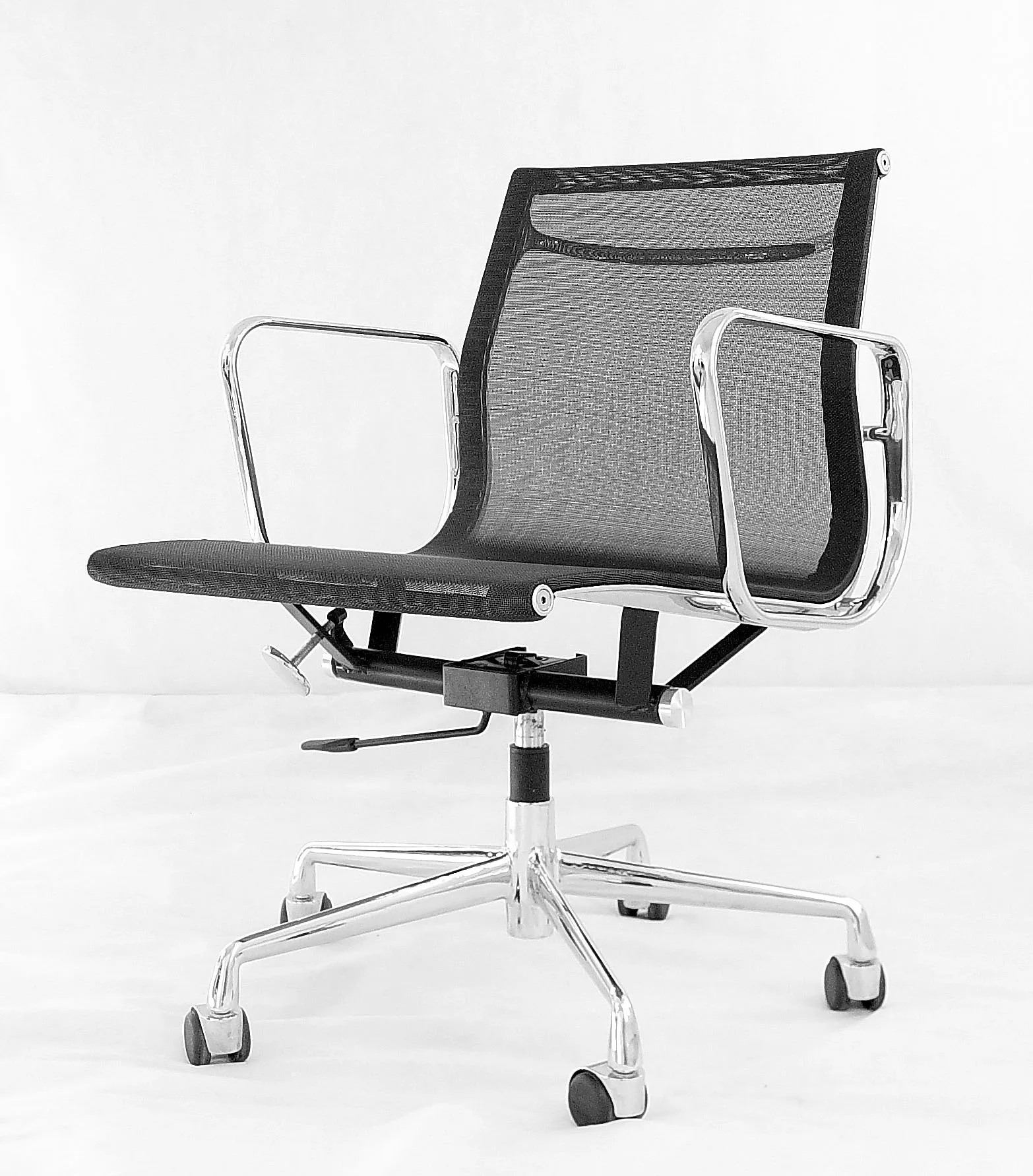Офисное кресло сиденье сетка. Компьютерное кресло Katana сетчатое. Кресло компьютерное офисное сетка. Офисное кресло с сеткой на сиденье. Офисное кресло из сетки.