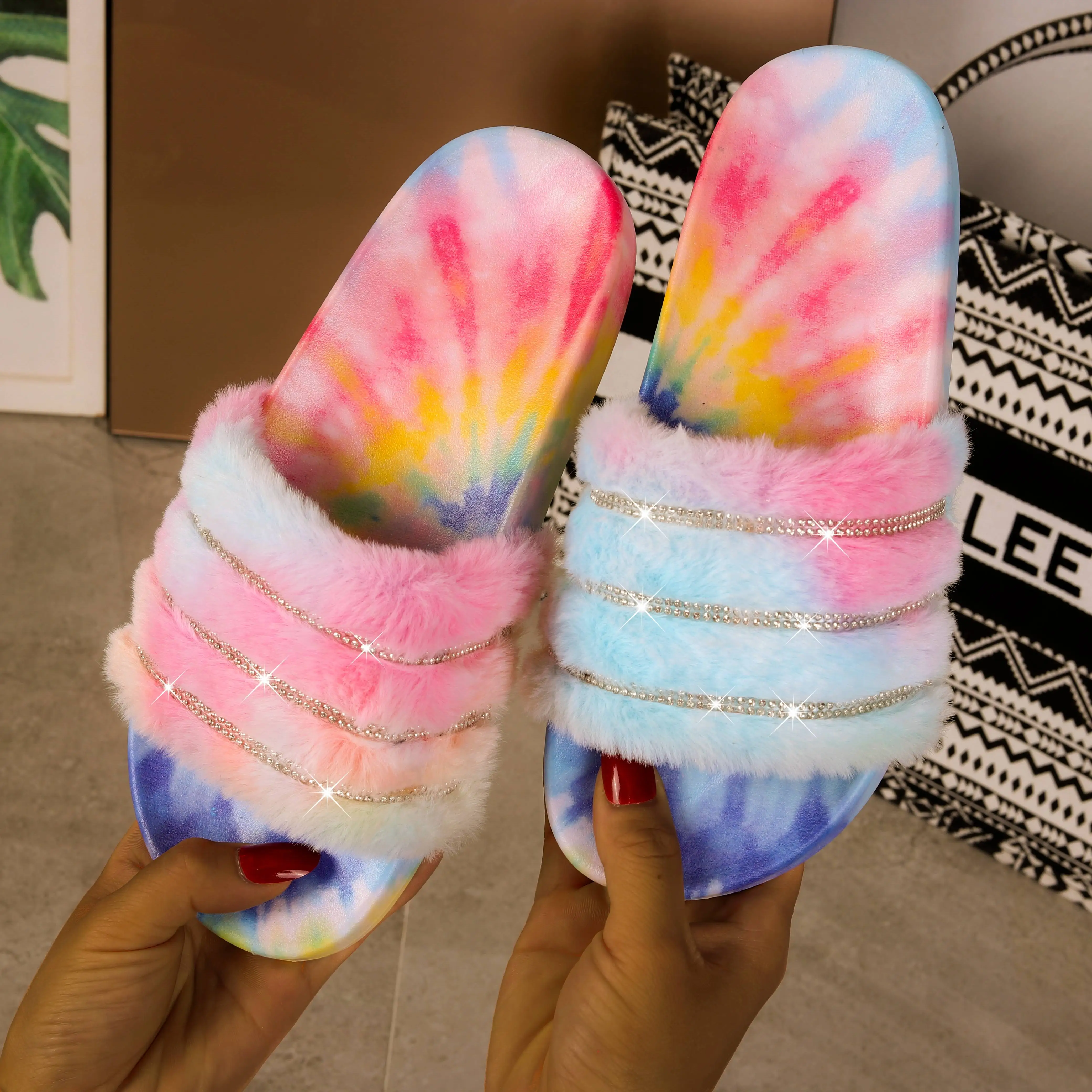 

2021 European and American Fashion Rainbow Diamond Flip Flops Manufacturers Flat Slippers Sandals Flip Flops