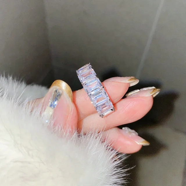 

Luxury Wedding Band Ring for Women Geometric Shiny Zircon Charms Bridal Engagement Ring, Customized color