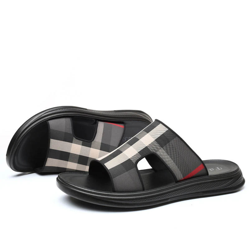 

2021 Summer New Fashion Trend Antiskid Slippers Beach Shoes Men's Casual Sandals