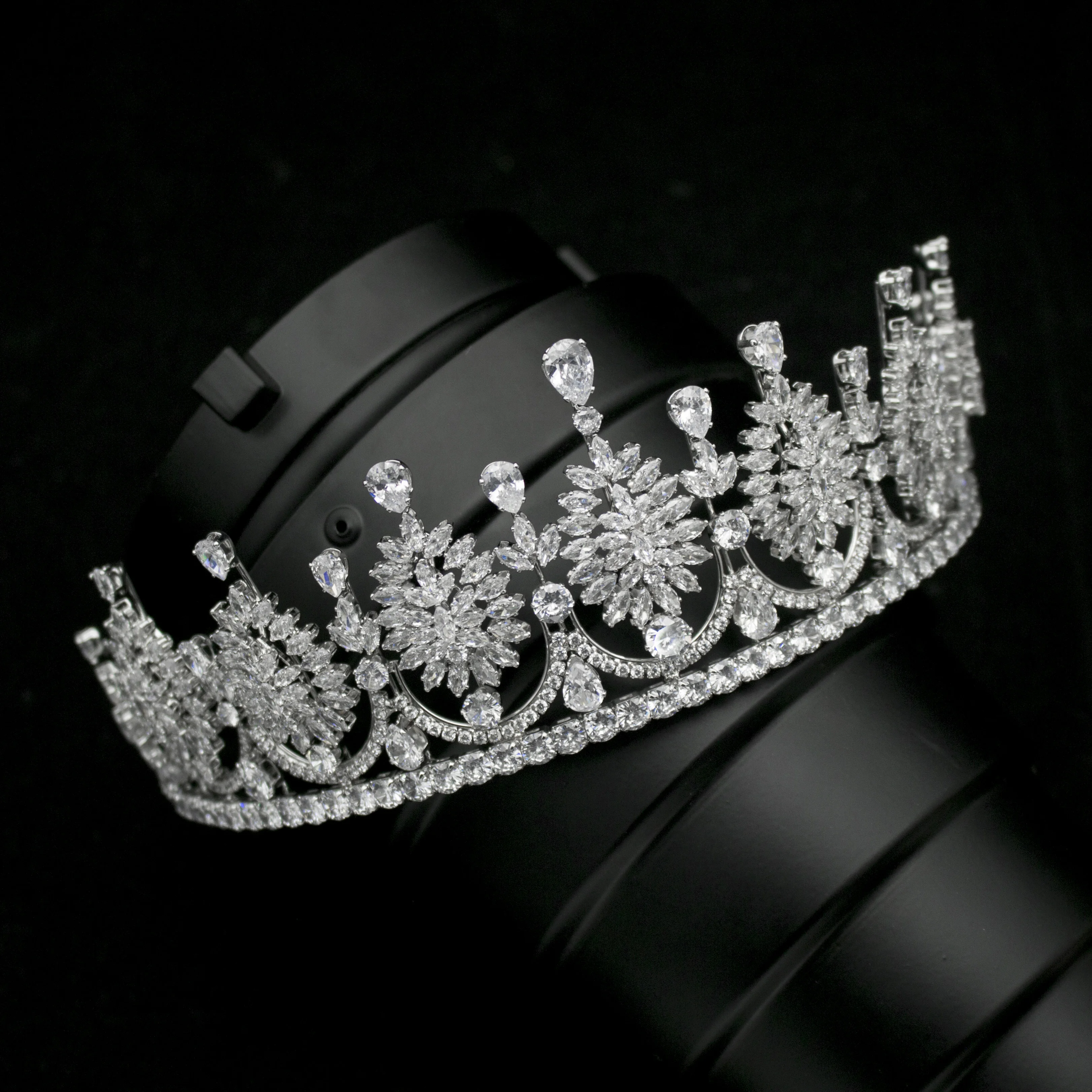 

Handmade Elegant Shinning Crystal Zircon Zirconia Prom Headpiece Gold Tiara Wedding Bridal Crown
