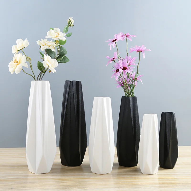 

Simple Modern Black/White Ceramic Art Living Room Dining Desktop Inspiration Rose Ideal Flower Vase Ornaments decoration VC