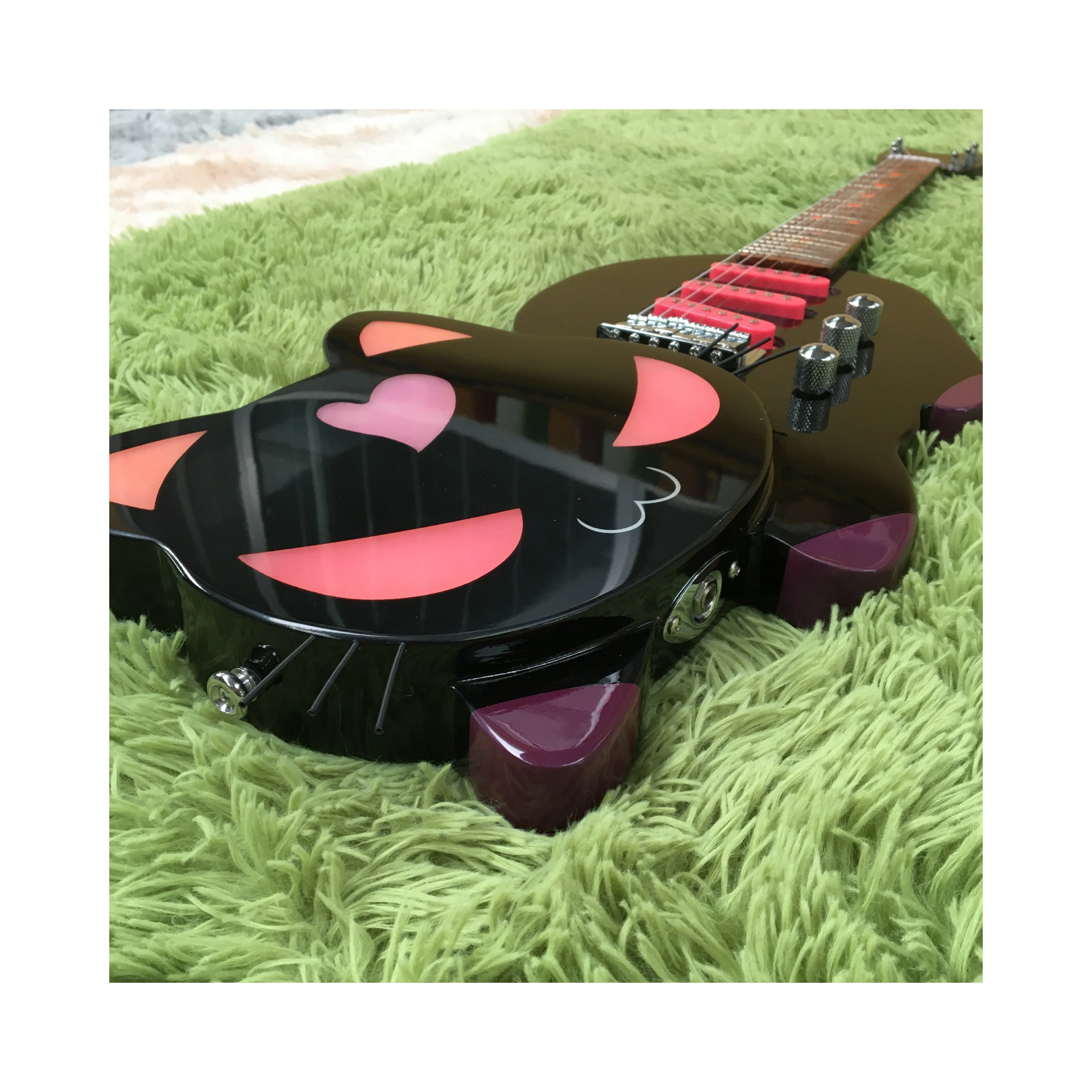 Special Cat Shape Mahogany Body Maple Back/Side Electric Guitar 6 Steel Strings Rosewood Fretboard Black Foam Case S-S-S Pickups