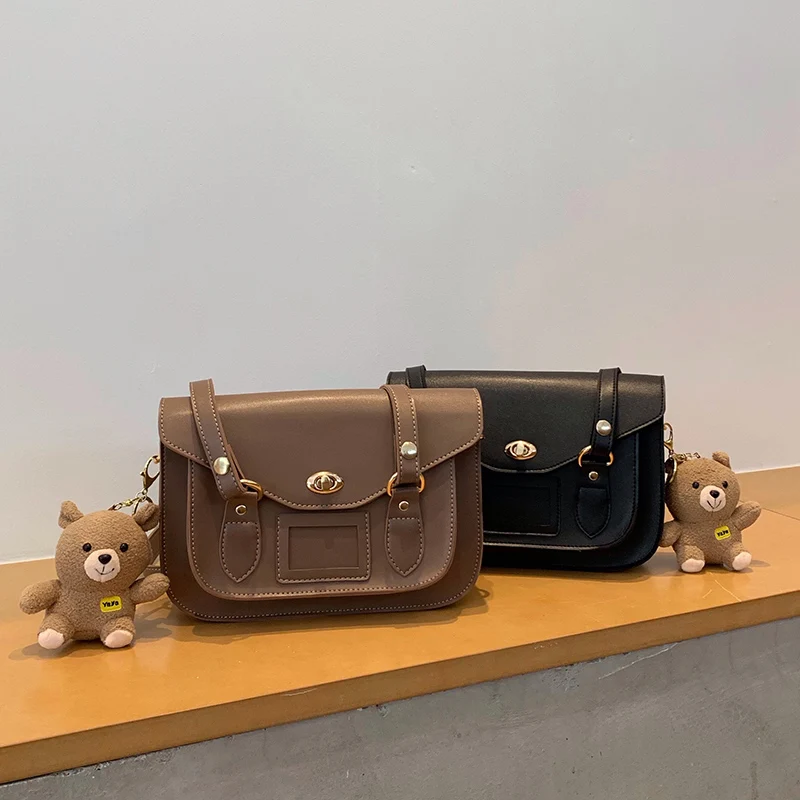 

2021 New compact and simple personality lock buckle shoulder bag girls shopping wallet and phone handbags, 2 colors