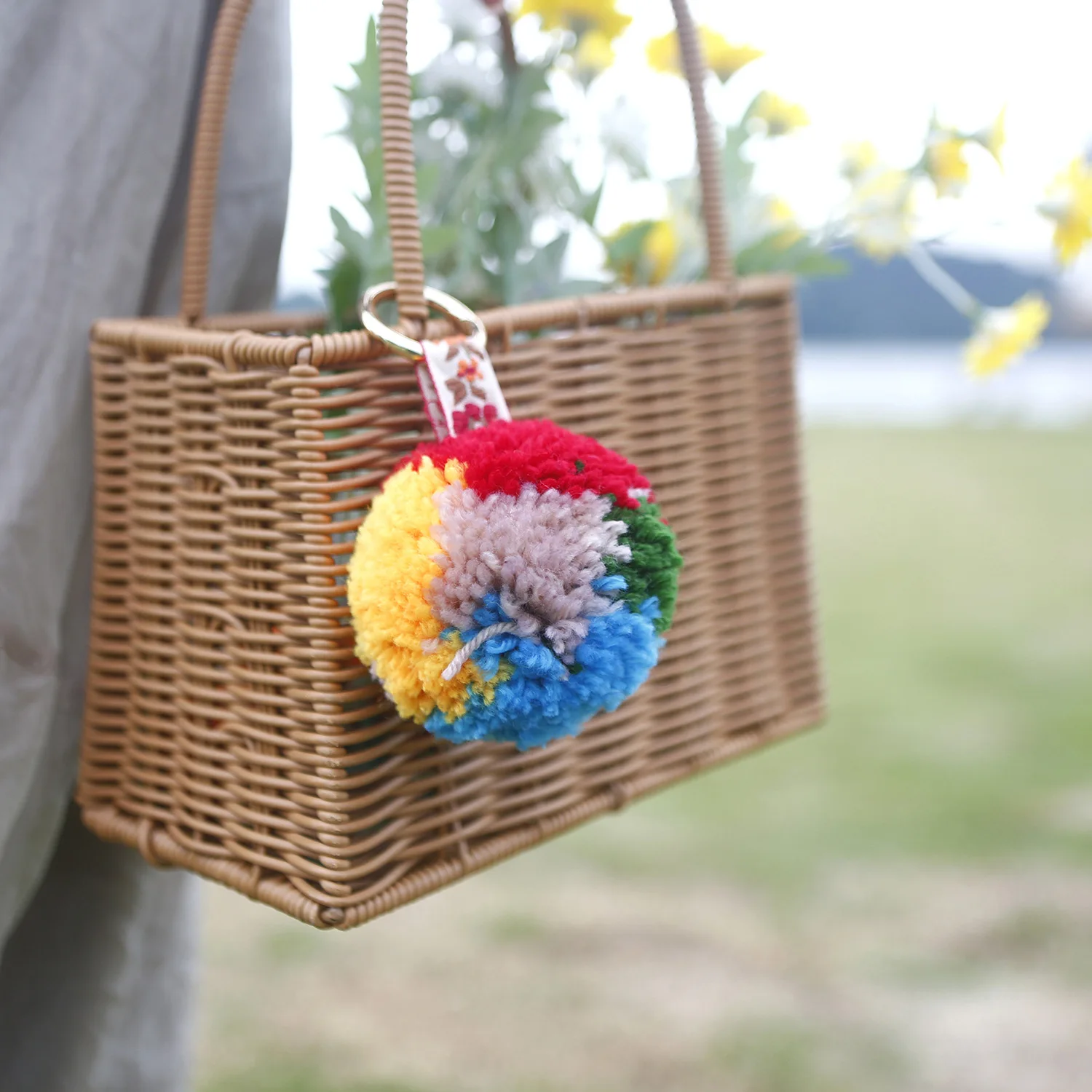 

Colorful Rainbow Pom Pom Keychain Artificial Cotton Ball Fluffy Accessories Car Bag Charm Pompom Keychain Sleutelhanger