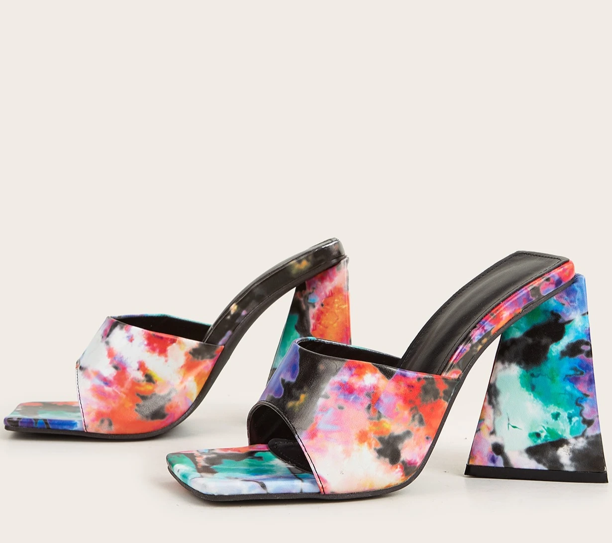 

2022 New runway show color color triangle high heel thick heel slippers women