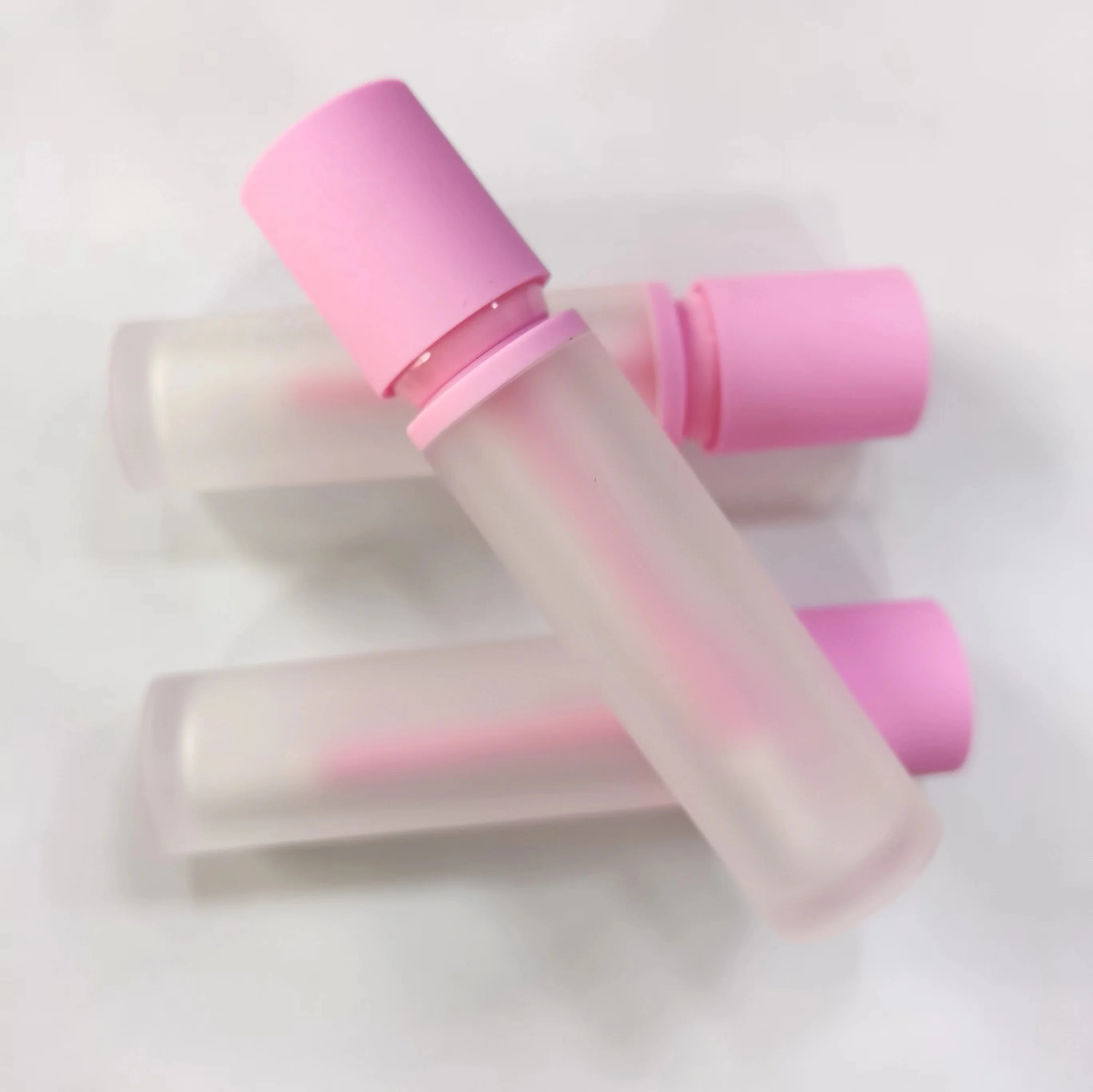 

Jinlan OEM ODM Plastic Cosmetic Lipstick Tube with Custom Packaging Tube Custom Color Clear Pink Lip Gloss Tube