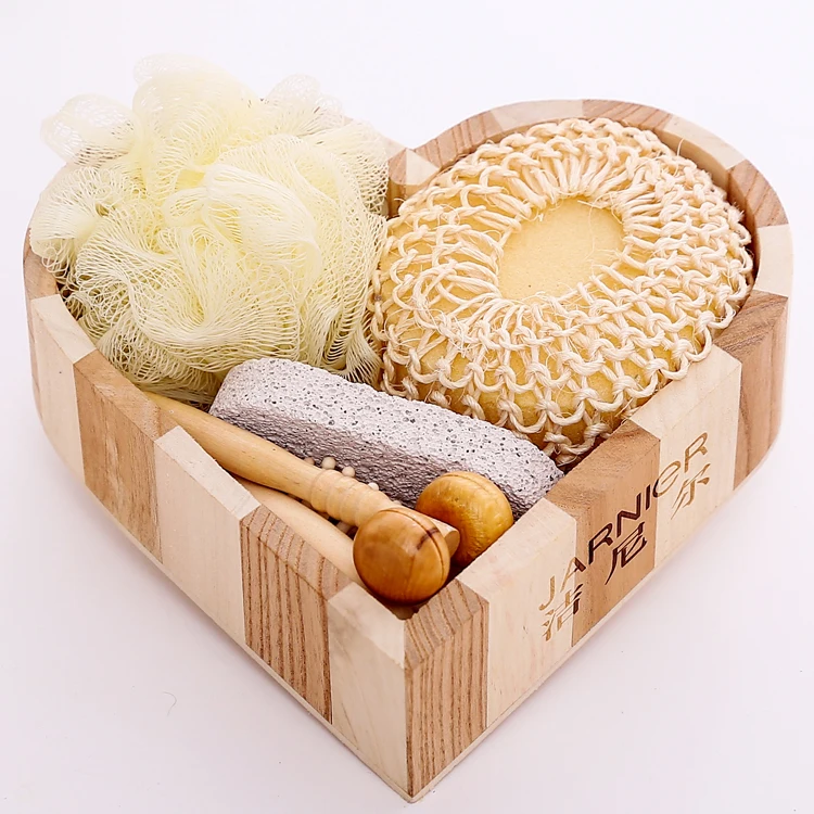 

Promotional wood heart box 6pcs bath accessory set, Sisal sponge /comb Wooden box spa set /Bath Gift Set