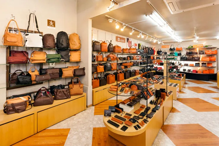 皮包商店陈列家具架新设计零售奢侈品商店袋定制装置与标志