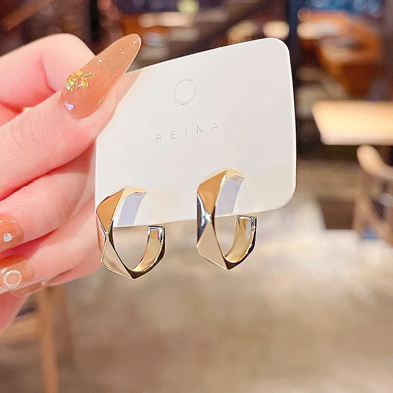 

Personalized Design Real Gold Plating Multi-faceted C Shape Stud Earring Sterling Silver Needle Geometric Hoop Earrings