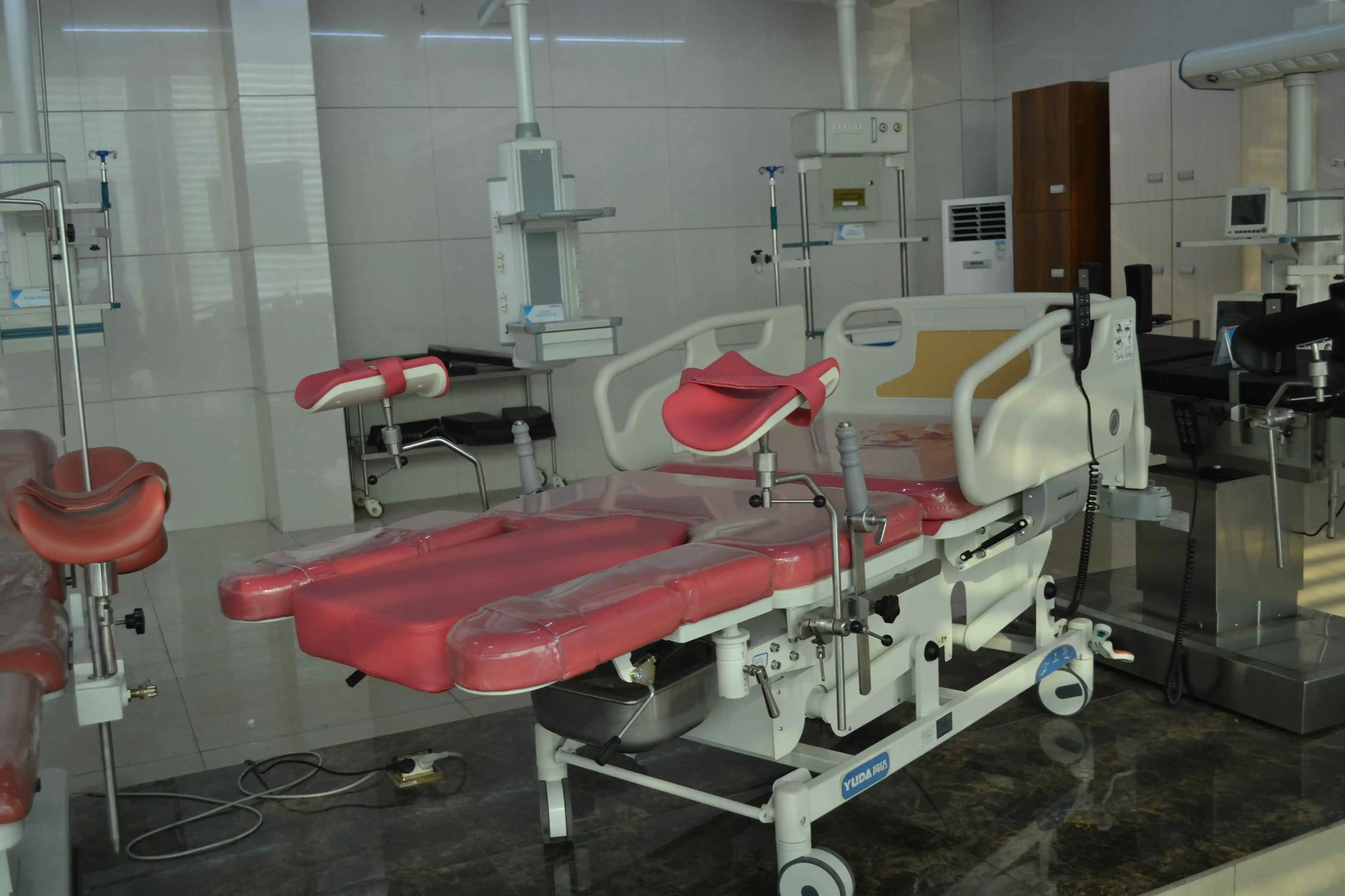 Electric Obstetric Delivery Operation Table And Obstetric Bed For Pregnant Woman