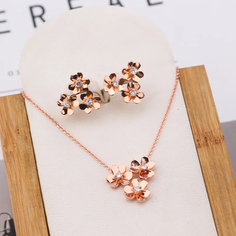 

Fashionable flower necklace earring set high quality copper inlaid zircon Lady Elegant versatile jewelry