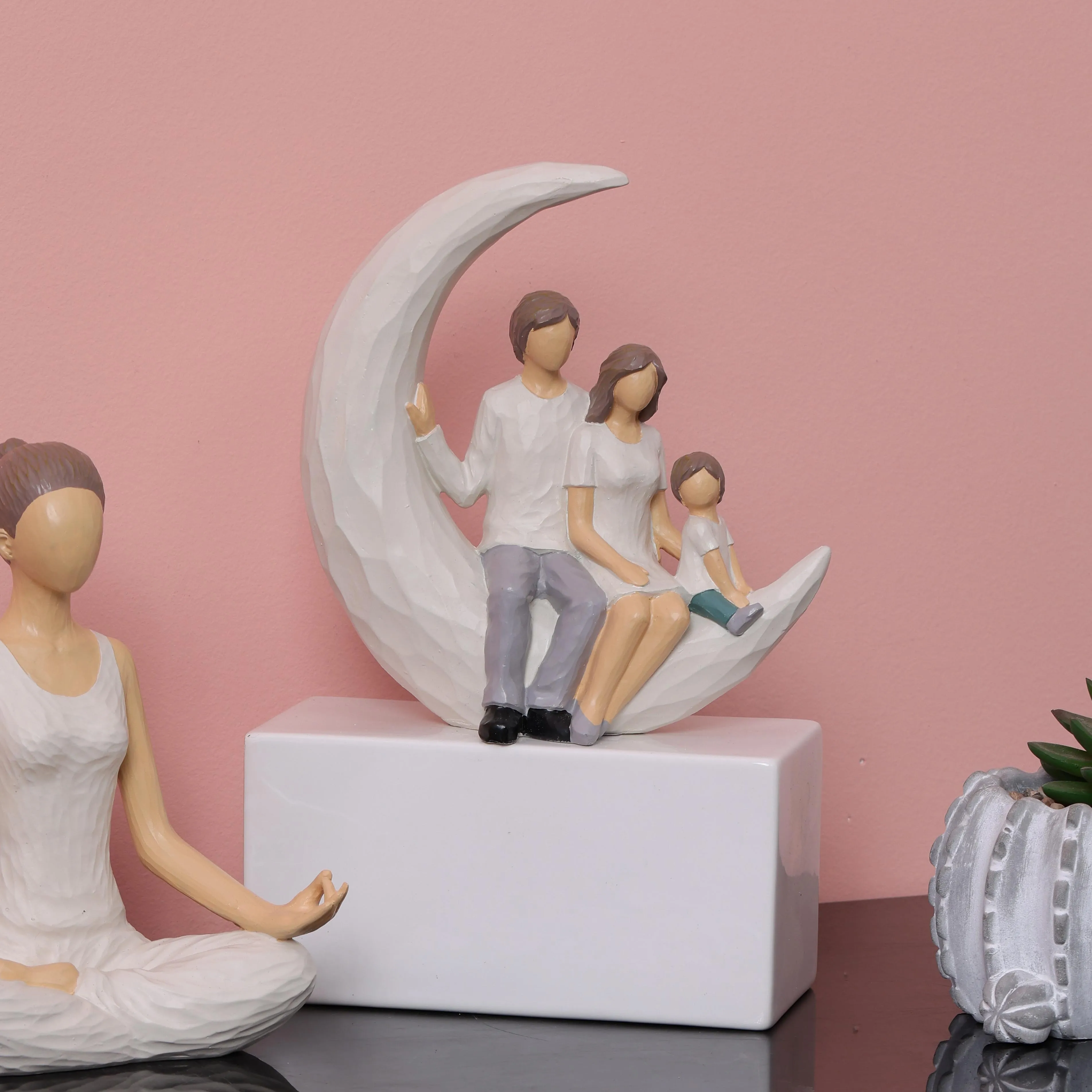 

Modern Sculpture Tabletop Family Gift Craft Character Abstract Family Figurine Decoration