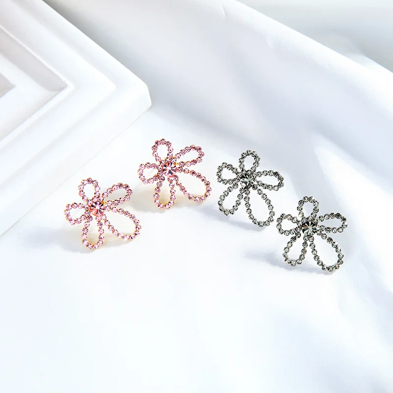 

90036 2020 New Designs Fashion Jewelry Crystal Rhinestone Platinum Gold Plated Hollow Flower Studs Earring For Women