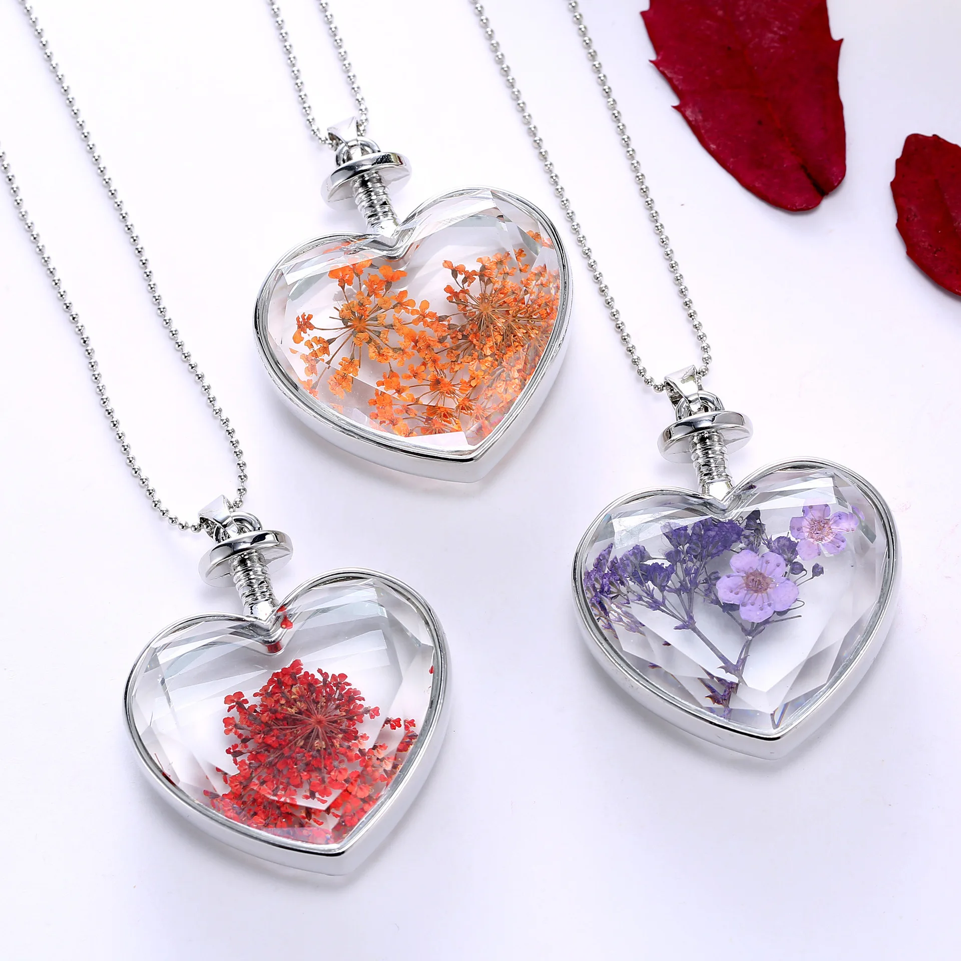 

Amazon Best Selling Heart Shape Glass Pressed Necklace Pendant Gift Dried Flower Jewelry, More colors