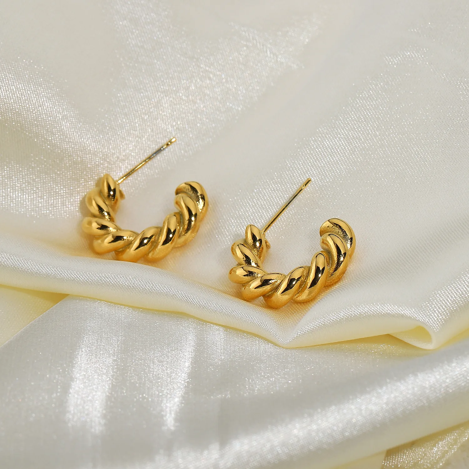 

wholesale earrings mixed women Twisted Spiral Style Hoops Loop Earrings For Women 18K Gold plated stainless steel Hoop Earrings