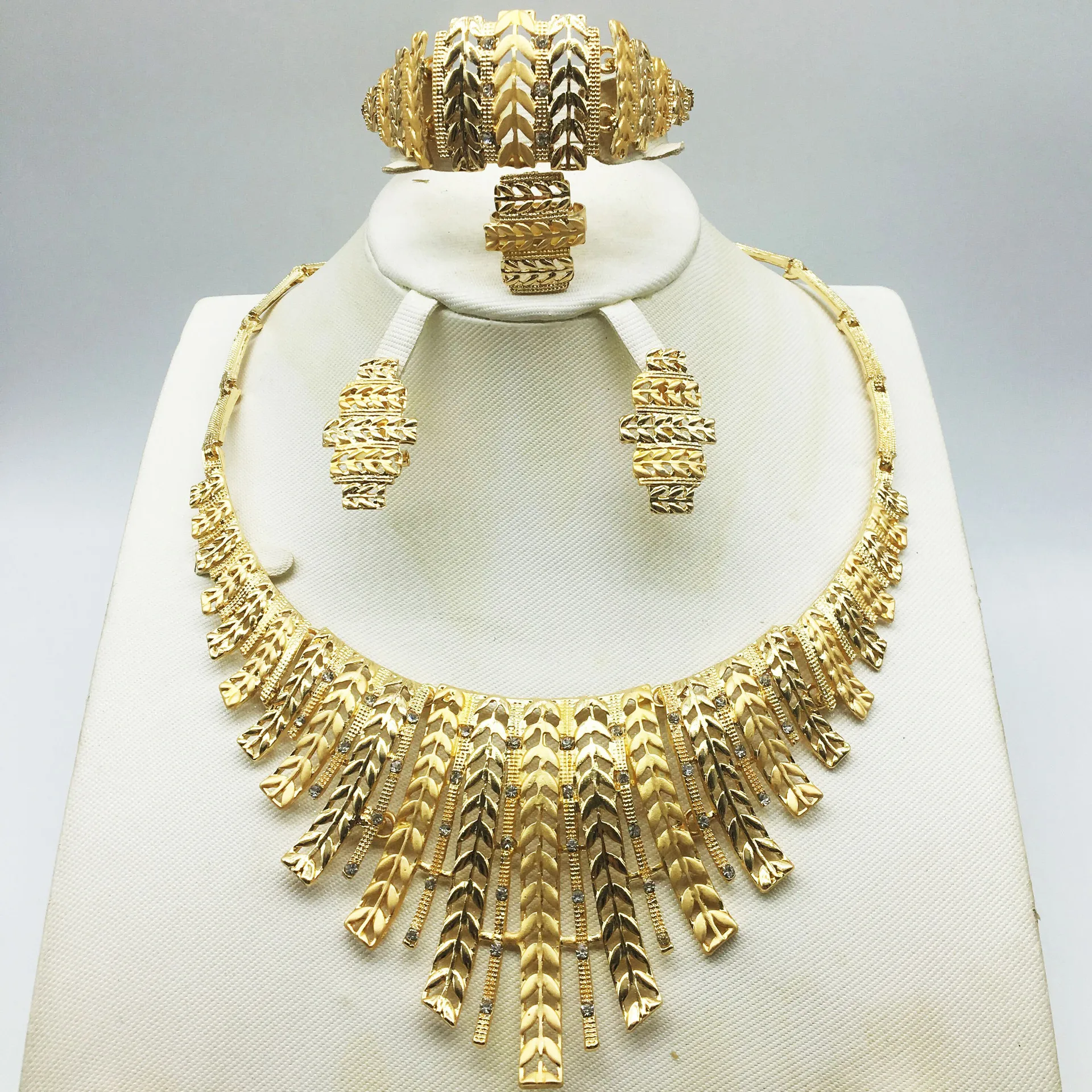 

Best sell Alloy African Jewelry Set Necklace Earrings Bracelet Ring Four Piece Set gold plated jewelry sets, Golden