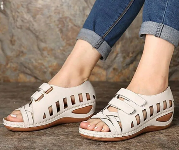 

2021 Vintage Hollow Out Sandals Low Heel shoes Summer Slip-on Buckle Ladies Artificial Open Toe Casual Women leather Sandals, White/green/brown