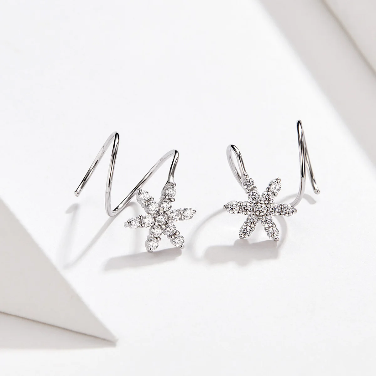 

New Type Exquisite Simple Snowflake Platinum Plated 925 Silver Luxury Charm Earrings Women 2020