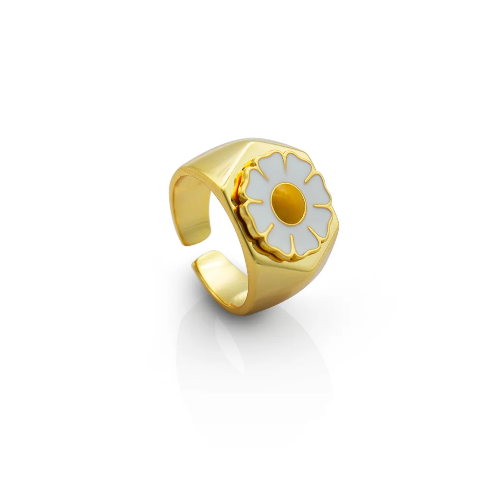 

Chris April 925 sterling silver gold plated white glaze daisy rings, Yellow gold