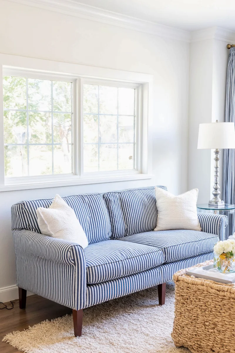 Modern apartment with nautical theme