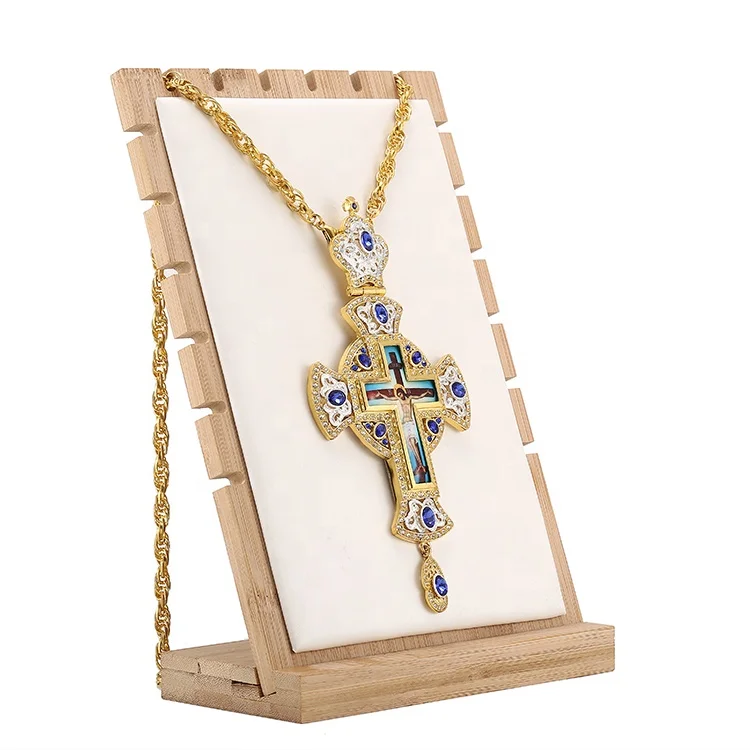 

The special clergy cross on important oc in the church focuses on the priest's chest cross necklace, Picture