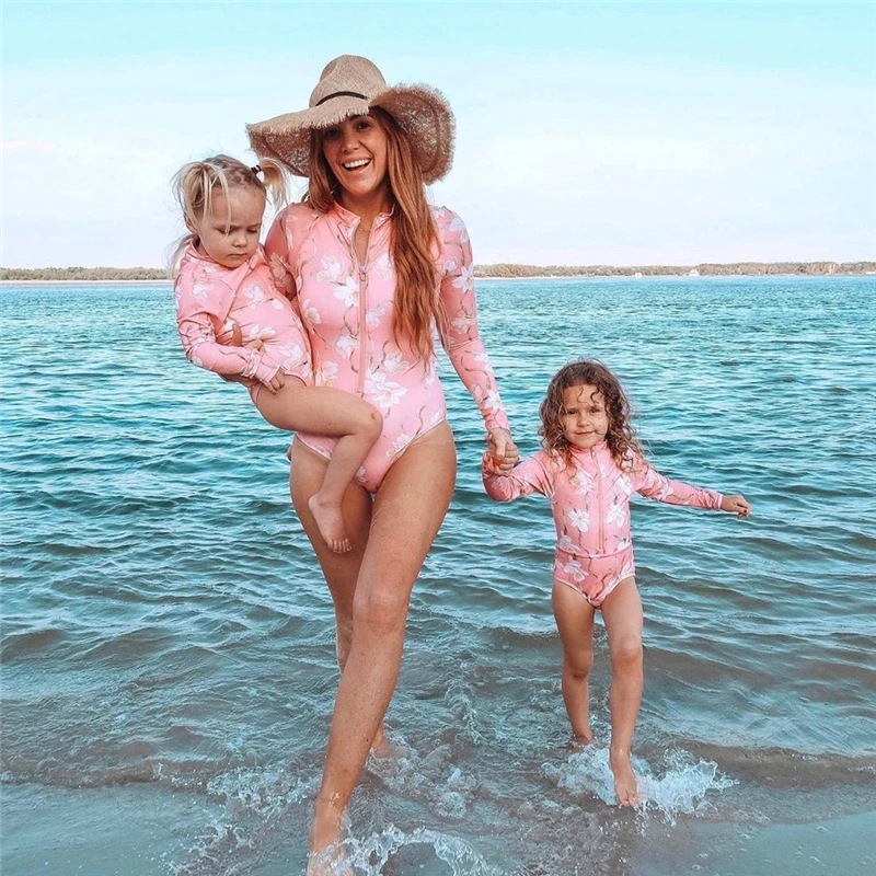 

Wholesale custom clothes manufacturer 2021 beachwear family matching outfits look mother daughter swimwear