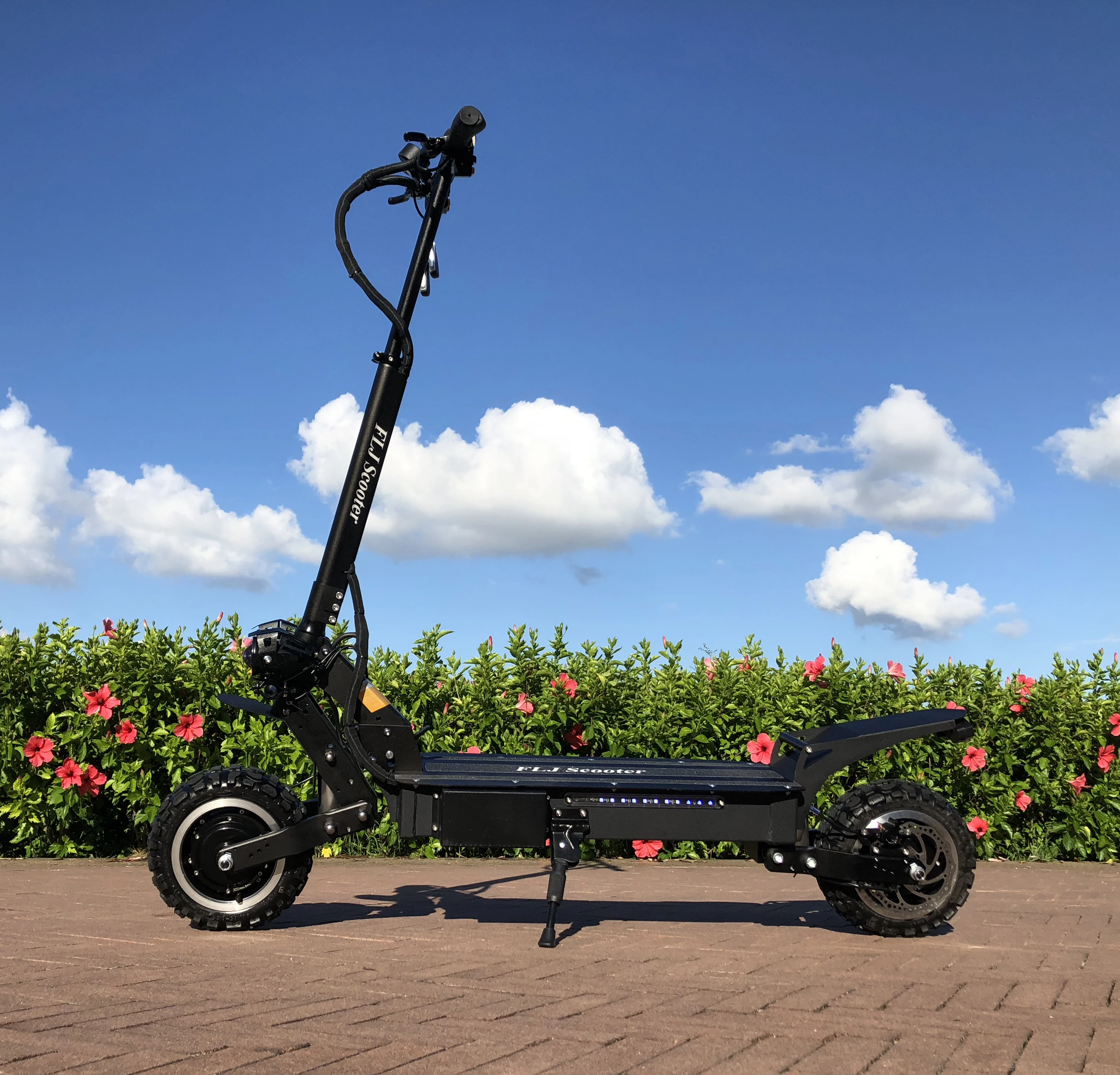 

FLJ Europe Netherlands Warehouse 5600W Dual Motor Drop Shipping 80-120km Range With Remote Alarm Foldable Adult Electric Scooter, Black