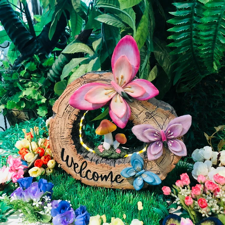 

Polyresin Butterfly on Welcome Wood with Solar Light, Customized color