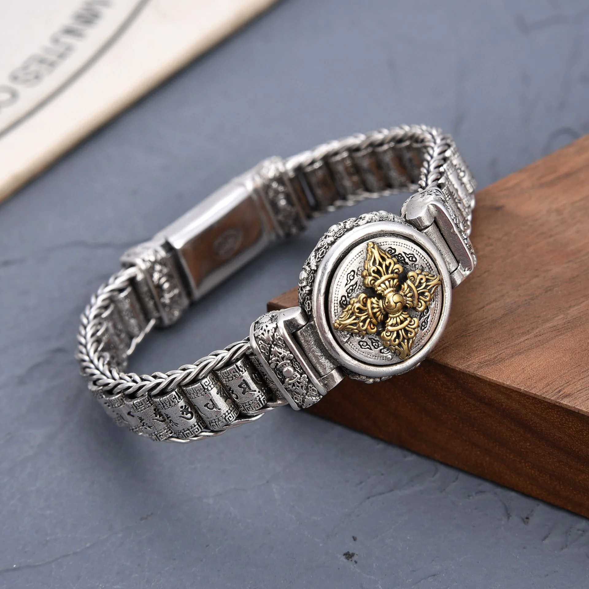 

OEM Custom New Treasure Attracting Hand Chain with Warp Turning Tube Dominant Personality Jewelry Fashion Bracelet for Men