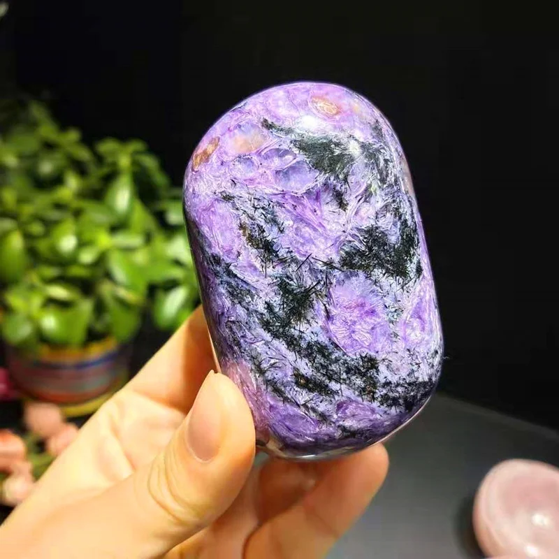 罕见的天然雕刻水晶棕榈石灵气宝石水晶石 charoite 石