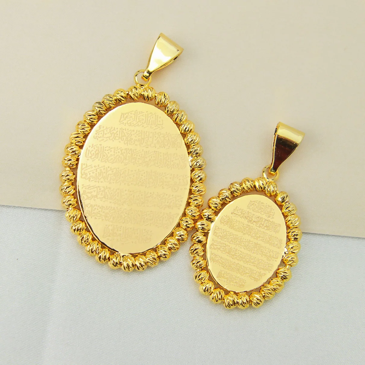 

Latest Design Dubai Women's Geometric Oval Shape Coin Pendants 18k Gold Plated Jewelry