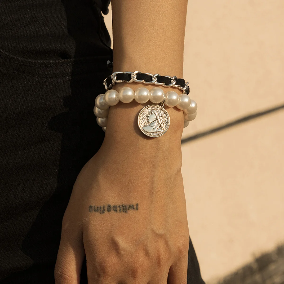 

2 Pcs/Set Vintage Carved Coin Virgin Mary Portrait Dangle Bracelet For Women Fashion Imitation Pearl Chain Bracelet, Customized color