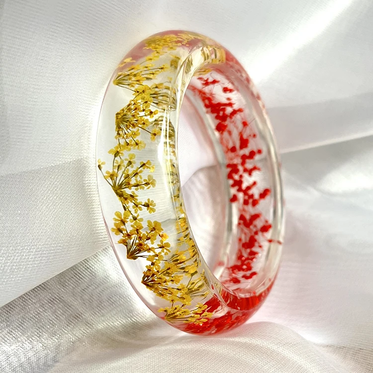 

2022 New Arrival Real Flower Bracelet Acrylic Baby's Breath Dried Flower Bracelet