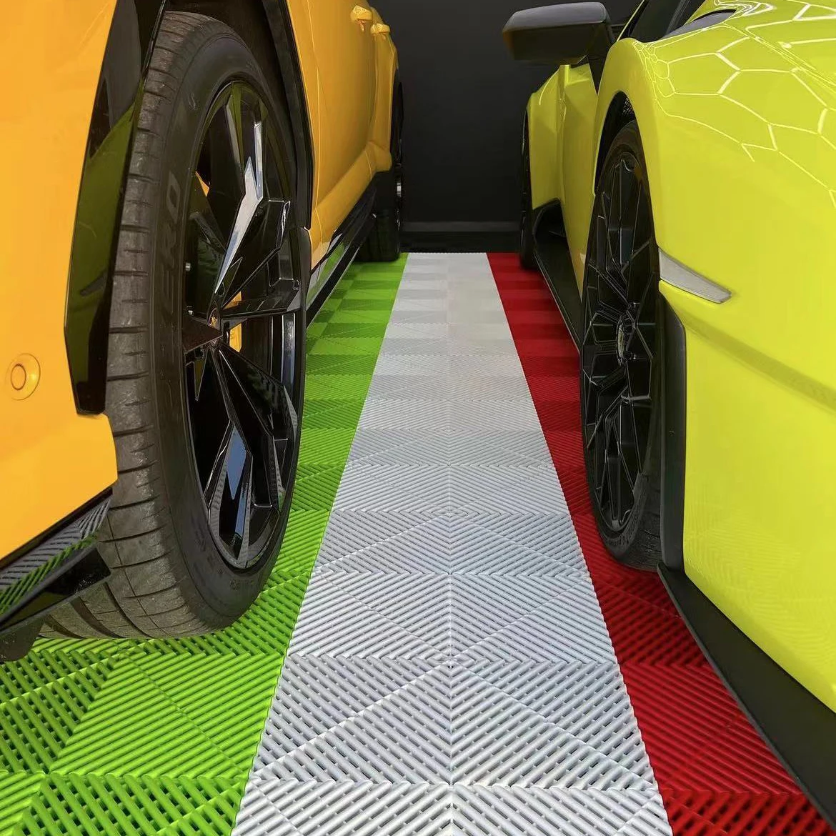 

2023 DIY Garage Flooring Tiles Car Showroom Interlocking PVC Floor Tiles Plastic Flooring Lock Mats Outdoor and Indoor