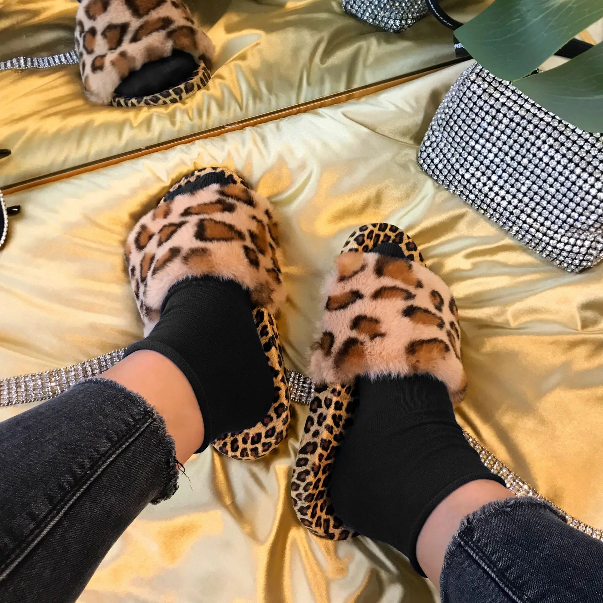 

Winter furry leopard print girl cotton plush flat slides outdoor indoor home women's slippers, Customized color