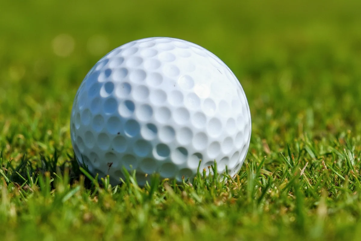 how many dimples are on a golf ball