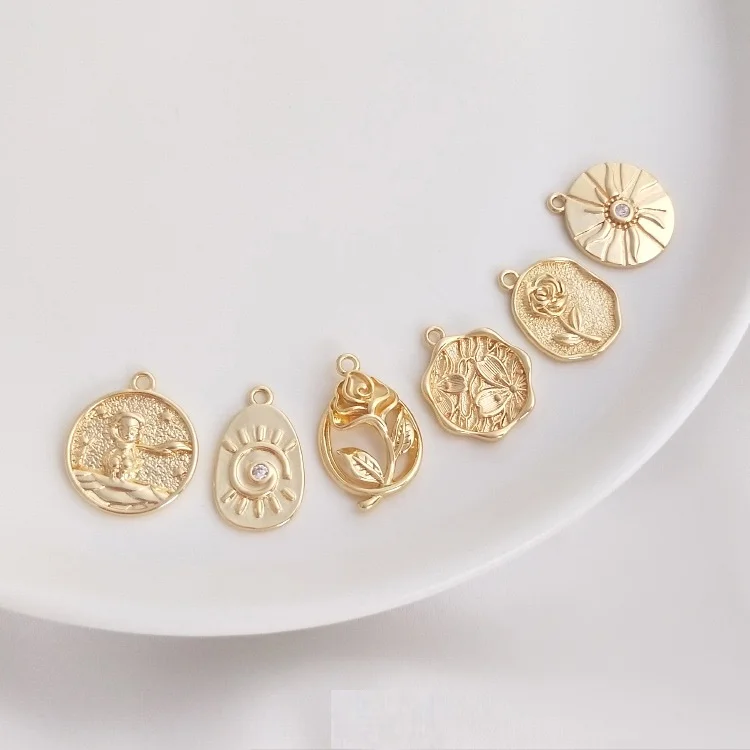 

2023 DIY Customize Durable Pendant Bracelet Brass 14K Gold Pendant Hollow Flower Sun Pendant Necklace