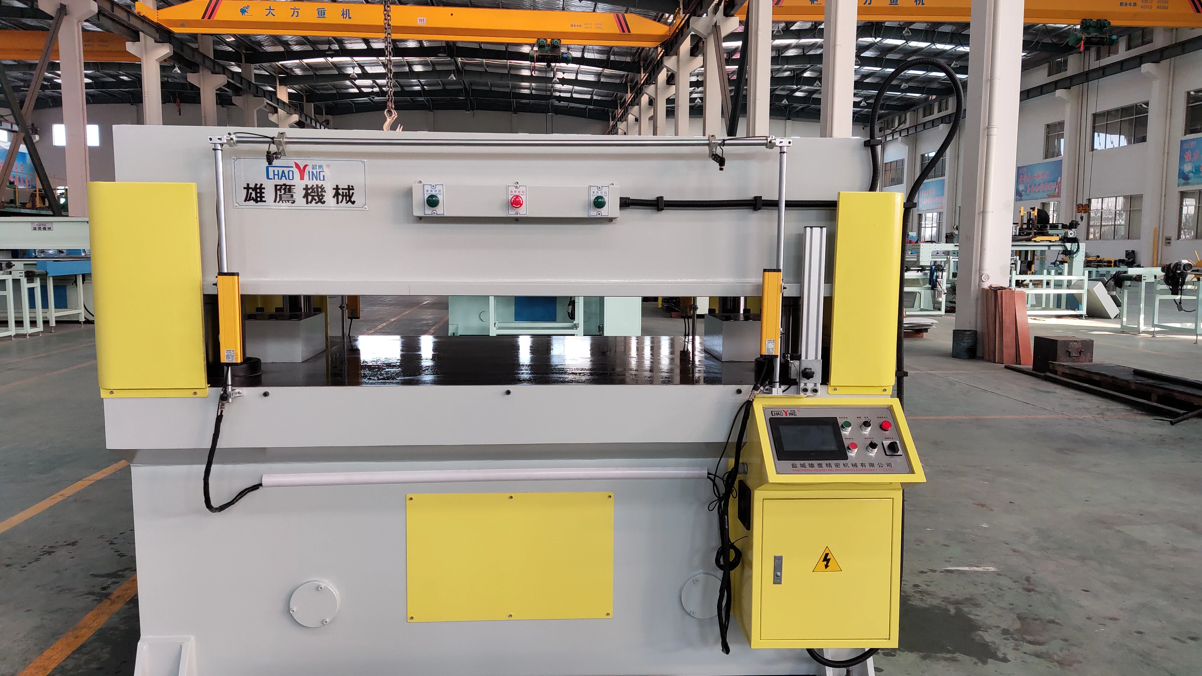 
PVC LVT EVA rubber floor hydraulic cutting machine 