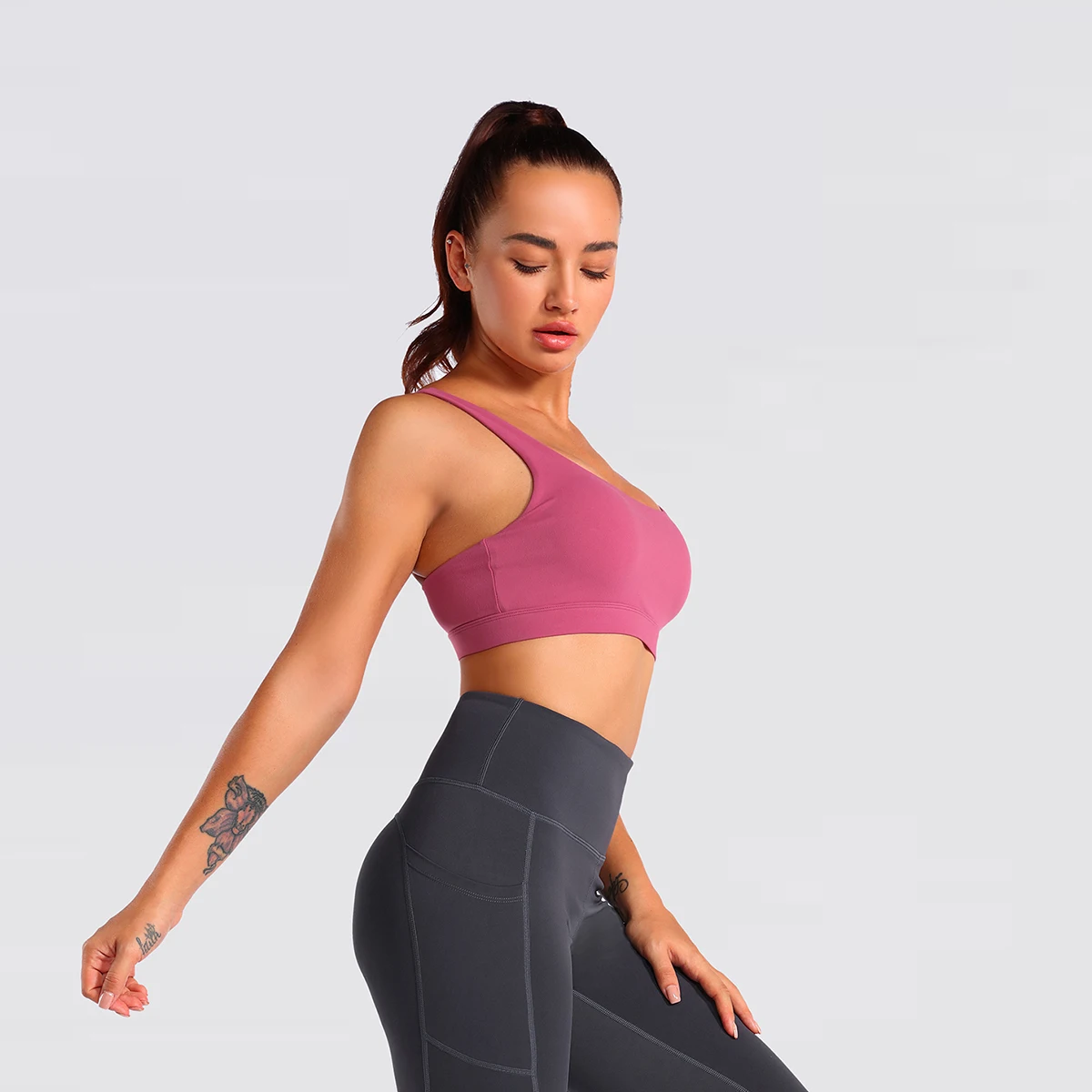 

New Design Low MOQ Women Sports Bra Breathable Back Cross Pink Yoga Sports Bra