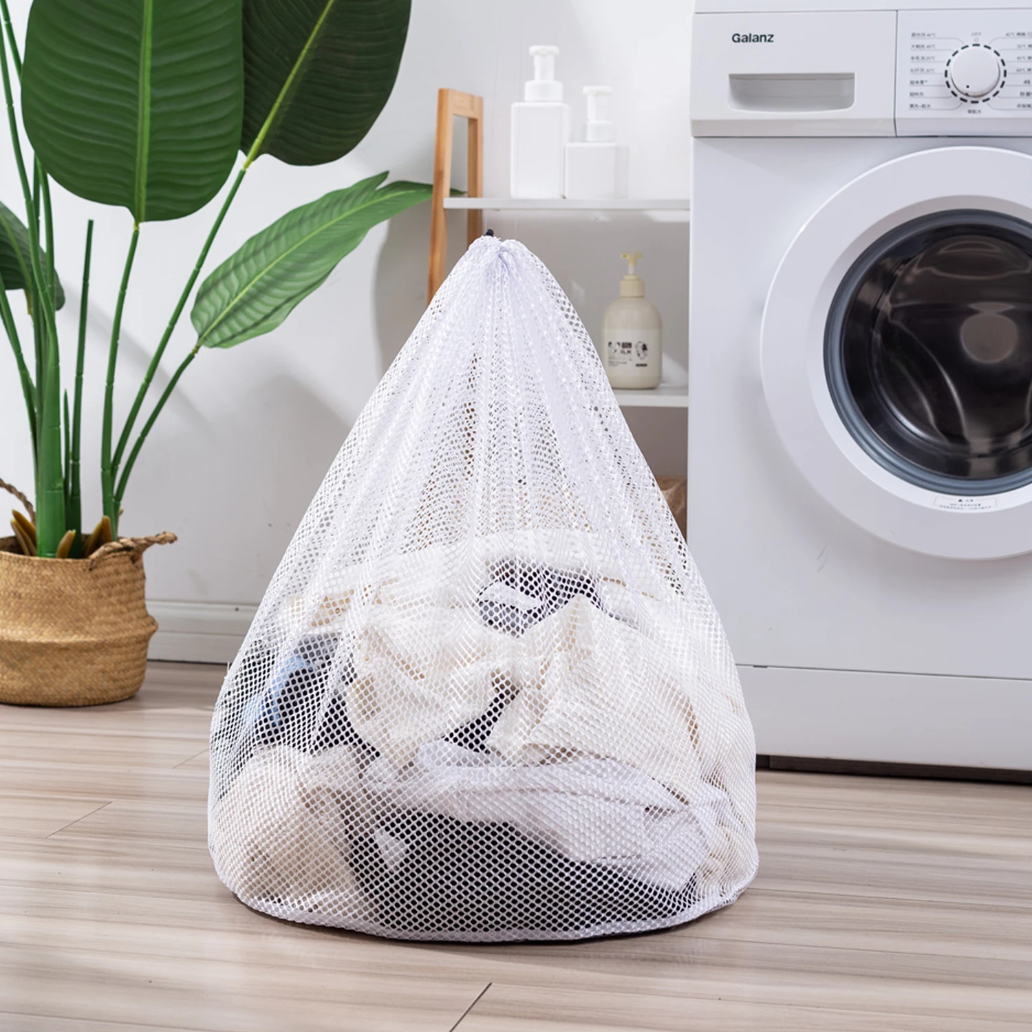 

Large Capacity Mesh Laundry Wash Bag Collapsible Dirty Clothes Bag, White