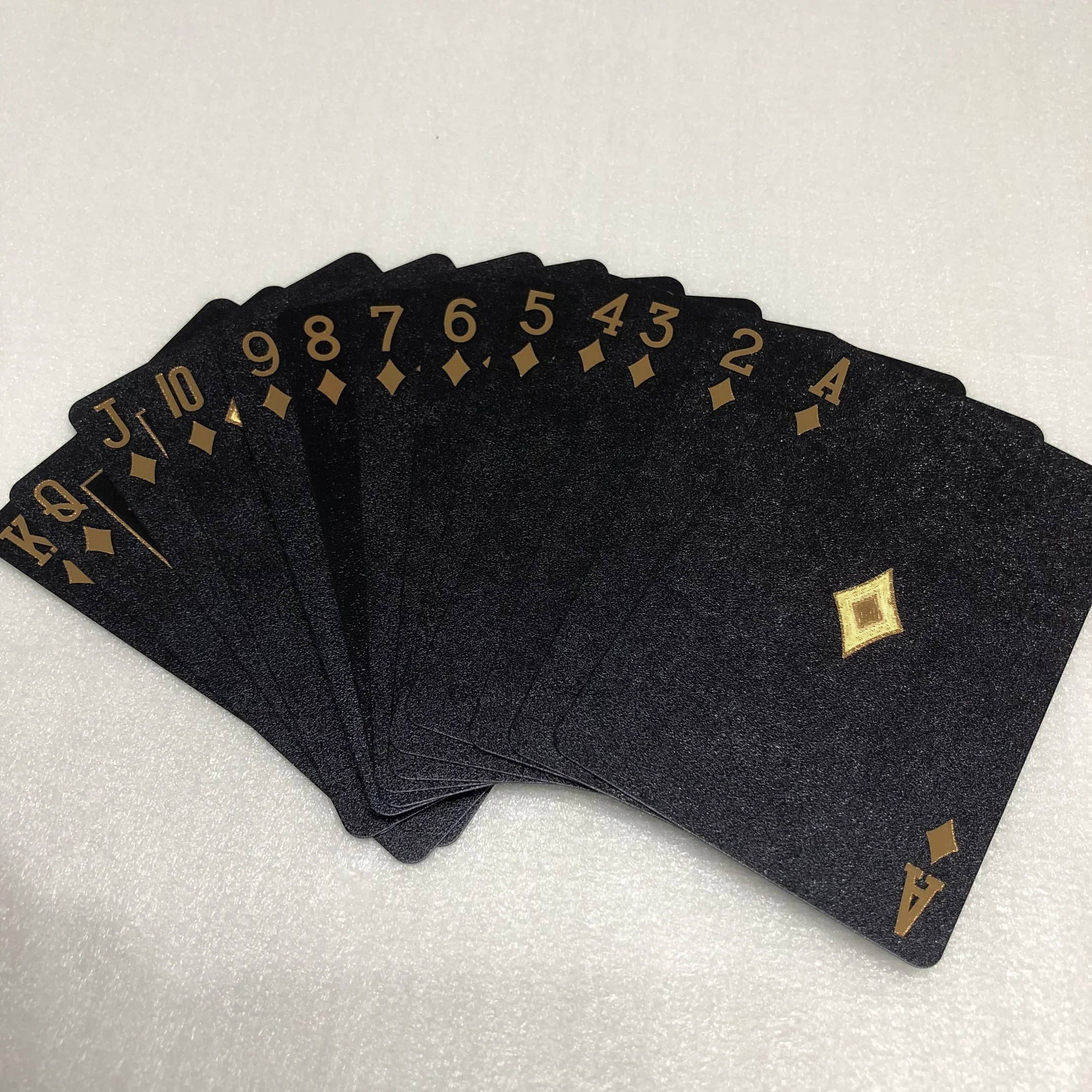 批发高品质防水塑料扑克牌礼品pvc黑色扑克牌