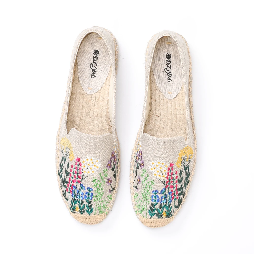 

Light colour with beautiful flower pattern embroidery ladies canvas shoes, Mix colors