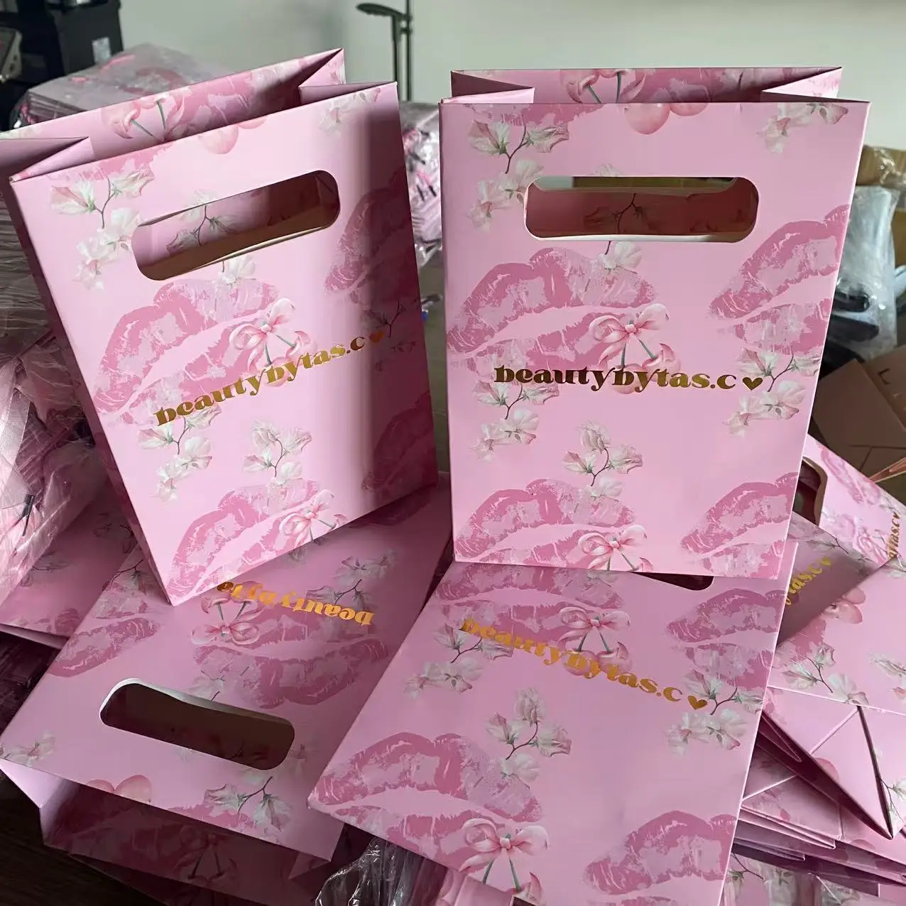Free Sample Wholesale Custom Printed Logo Luxury Gift Paper Bag